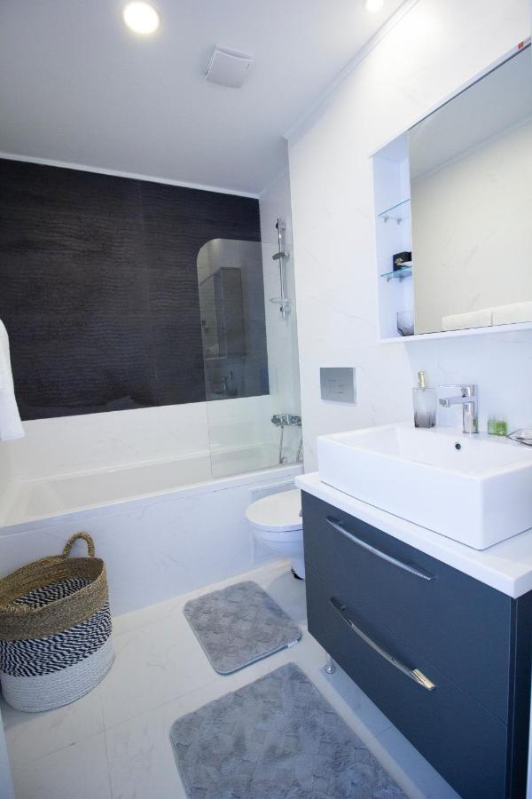 2 Rooms A504 Stayinn By Cosmopolis Stefanestii de Jos Exterior foto